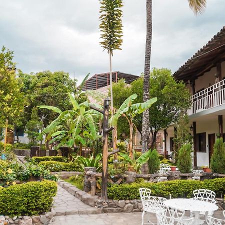 Hostal Jardin Escondido Vilcabamba Bagian luar foto